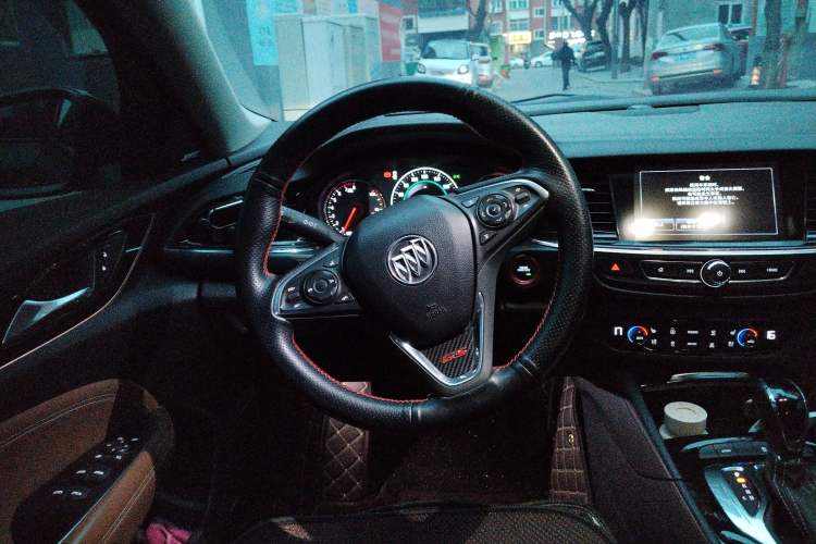 Used Buick Regal 2017 28T Luxury Edition Steering Wheel