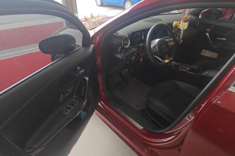 Used Mercedes-Benz A-Class 2020 Restyled A 200 L Sport Sedan Fashion Version
