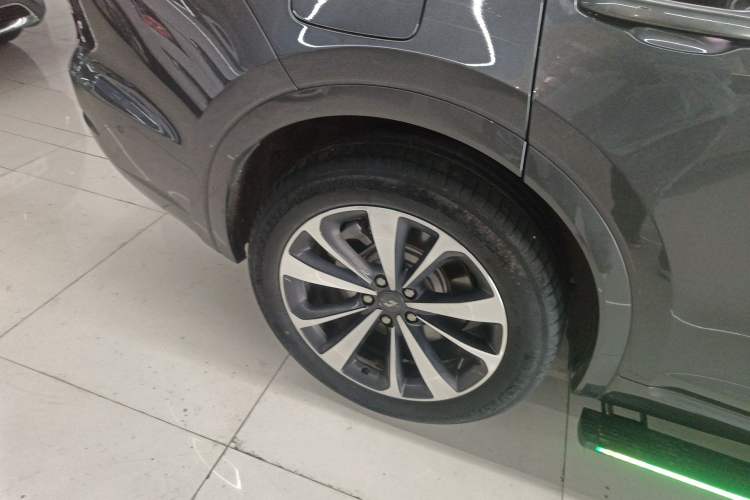 Used Li Auto ONE 2021 Extended-Range 6-Seater Version Right Rear Wheel Hub