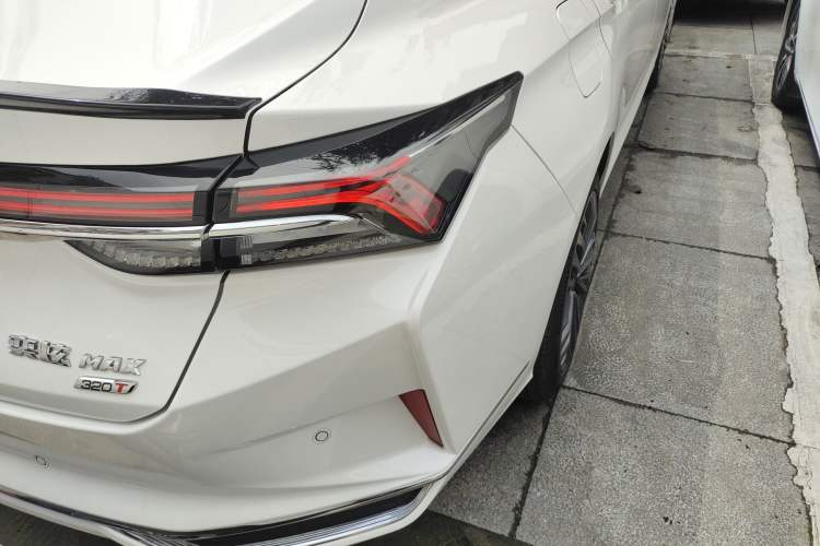 Used Dongfeng Aeolus Yixuan MAX 2021 1.5T Super Cool Dad Edition Right Rear Taillight