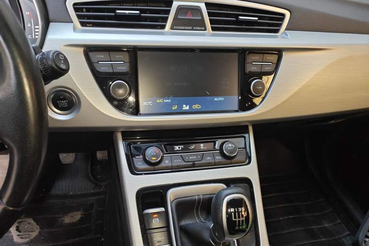 Used Geely Auto Emgrand X7 Sport 2016 2.0L Manual Smart Connect Version
