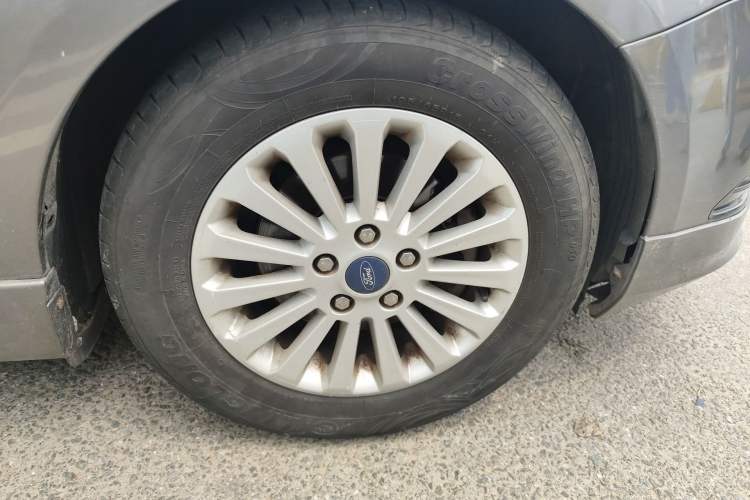 Used Ford Focus 2013 Hatchback Classic 1.8L Manual Fashion Edition Right Front Wheel Hub