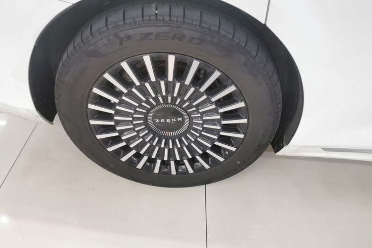 Used Zeekr 009 2024 Six-Seat Executive Version 4WD 108 kWh Right Rear Wheel Hub