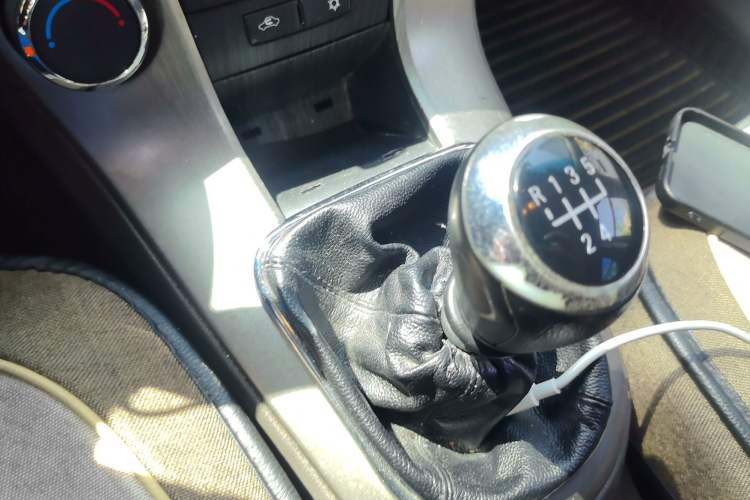 Used Chevrolet Cruze 2015 1.5L Classic SL MT Gear Lever