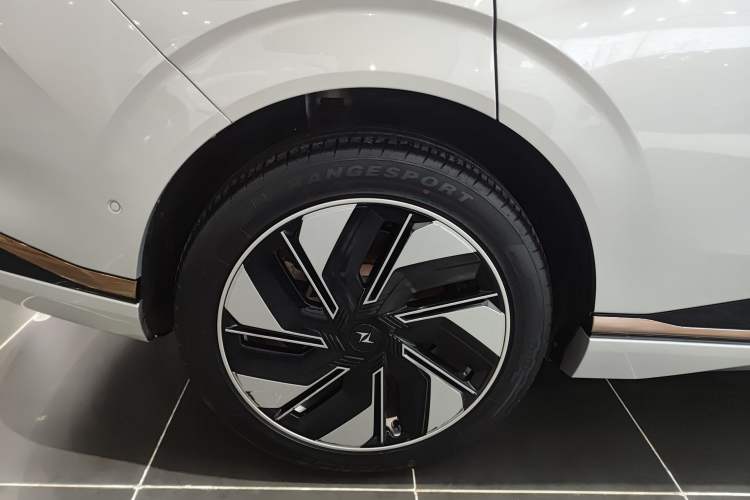 Used Dongfeng eπ eπ008 2024 210Max Range-Extended Version 6 Seats