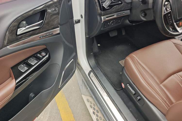 Used BYD Tang New Energy 2015 2.0T Four-Wheel-Drive Flagship Model