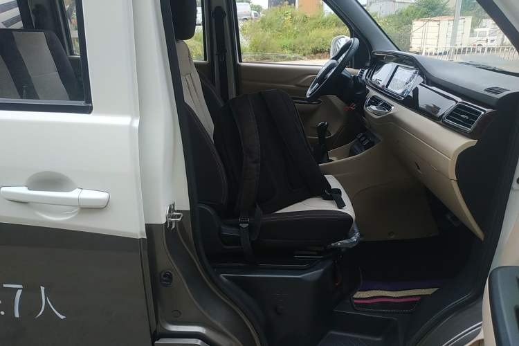 Used Kuayue Kuayue Xing V3 2023 1.5L Gasoline Comfort-Grade 7-Seater Passenger Vehicle