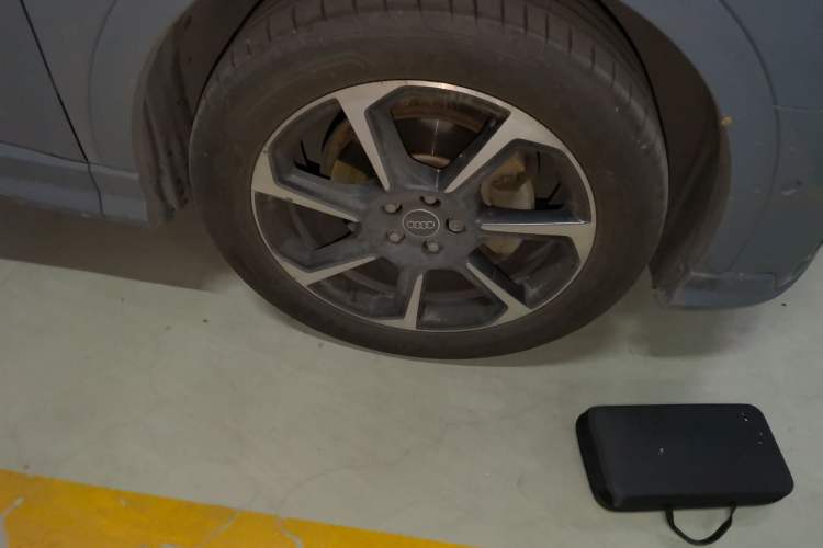 Used Audi Q3 2022 40 TFSI RS Package Performance Model Right Front Wheel Hub