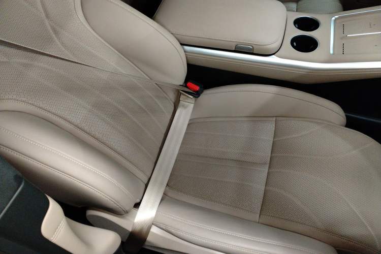 Used XPeng G9 2025 625 Long-Range Max Right Front Seat