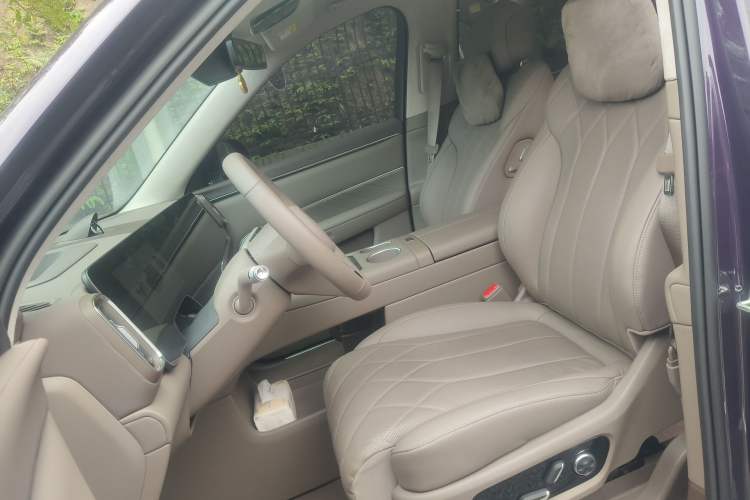 Used Hima AITO M8 2025 Extended-Range Max Version 37 kWh 5-Seater Left Front Seat