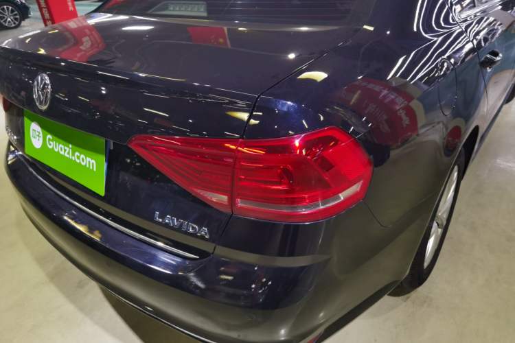 Used Volkswagen Lavida 2017 1.6L Automatic Comfort Edition
