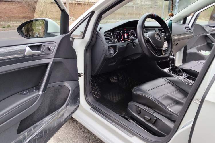 Used Volkswagen Golf 2019 280TSI DSG Luxury Version China VI Standard Driver Seat