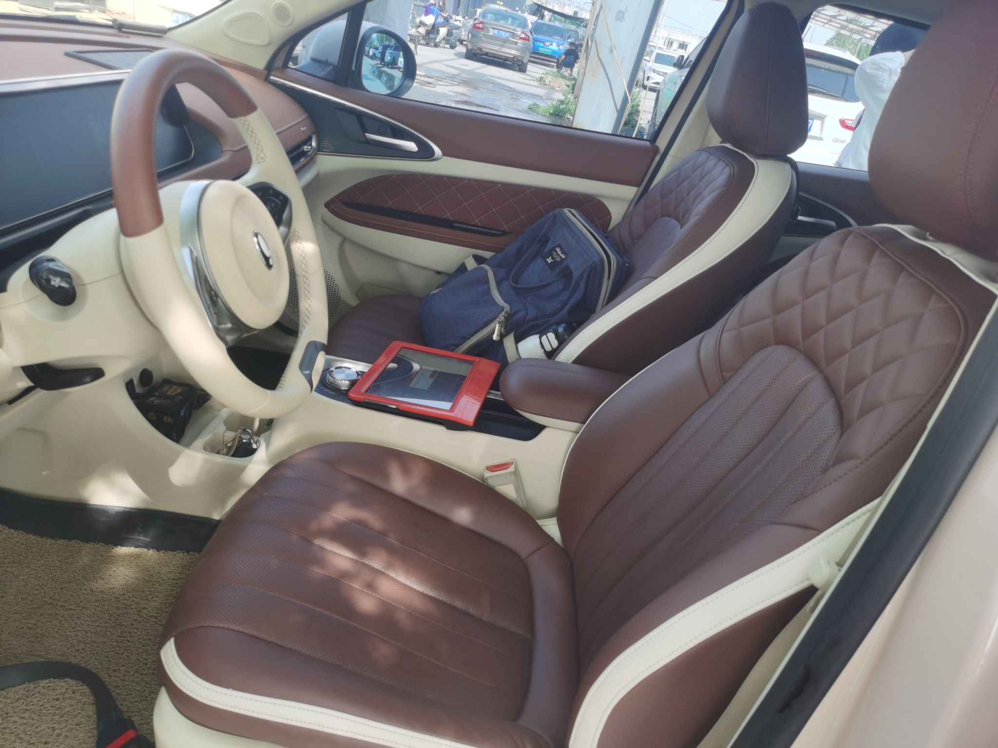 Переднее сиденье в автомобиле