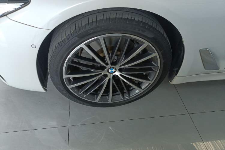 Used BMW 5 Series 2020 530Li Leading Model M Sport Package Left Front Wheel Hub