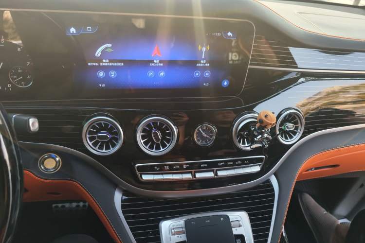 Used Mercedes-Benz Vito 2023 2.0T Business Version 7 Seats Audio And AC Panel