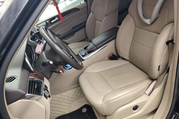 Used Mercedes-Benz M-Class 2015 ML 400 4MATIC Dynamic Model Left Front Seat