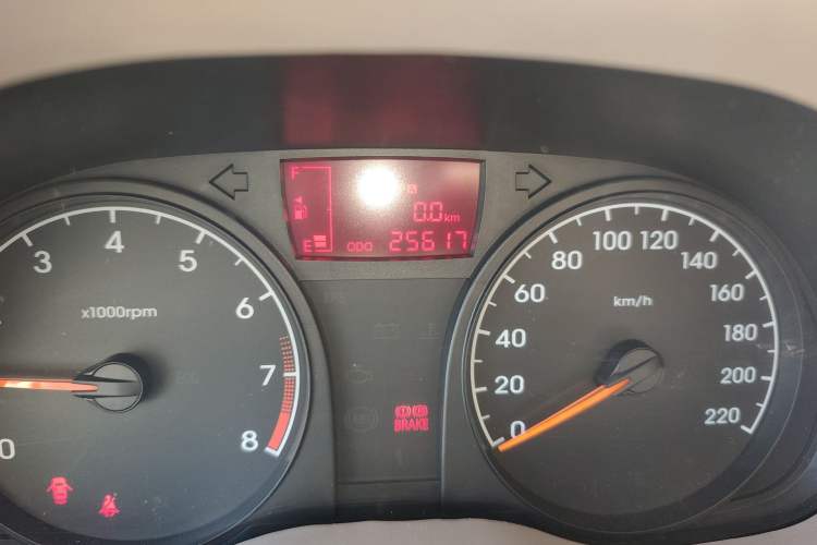 Used Hyundai Verna (older generation) 2010 Sedan 1.4L Manual Comfort GS Odometer Close Up