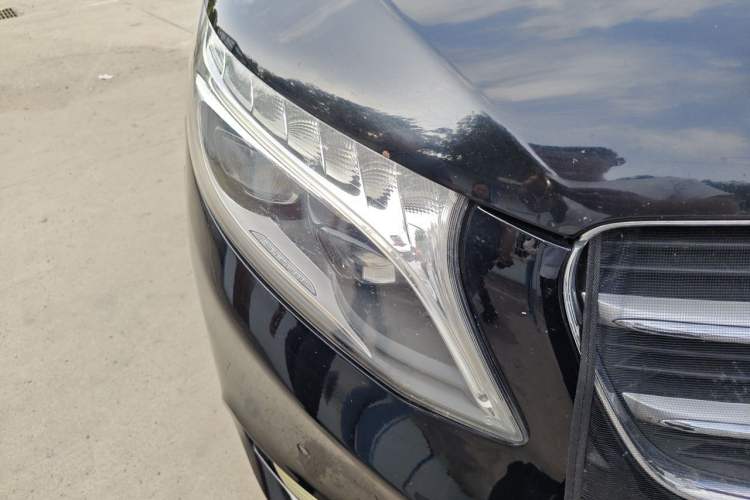 Used Mercedes-Benz V-Class 
