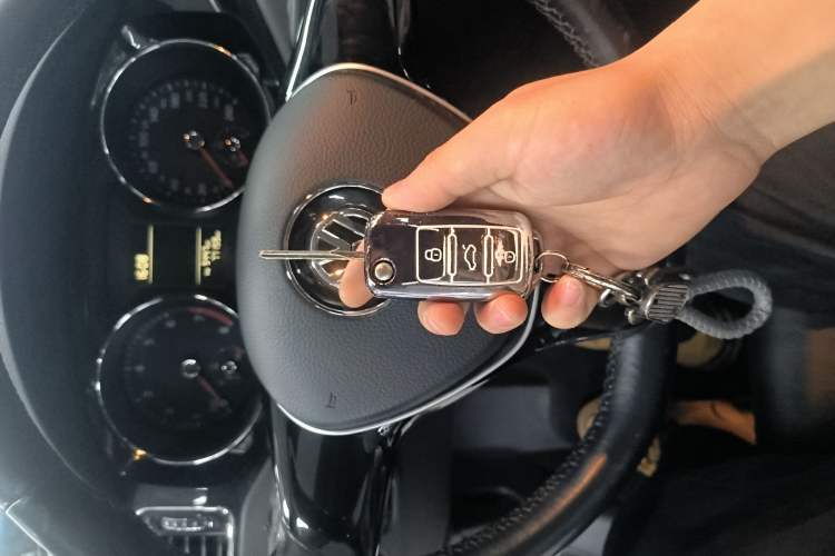 Used Volkswagen Sagitar 2015 230TSI Automatic Comfort Version Vehicle Key