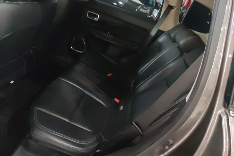 Used Mitsubishi Outlander 2019 2.0L Two-Wheel Drive Comfort Edition 5 Seats China VI Standard