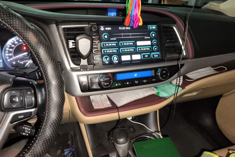 Used Toyota Highlander 2015 2.0T Four-Wheel Drive Luxury Navigation Version with 7 Seats Audio And AC Panel