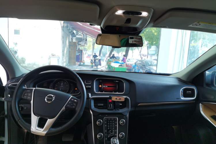 Used Volvo V40 2017 T3 Zhiyi Edition