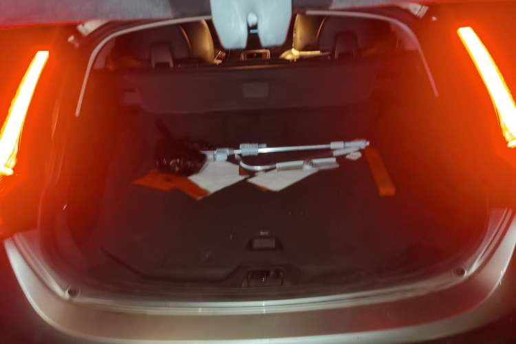 Used Volvo V60 2014 T5 Zhiyi Edition
