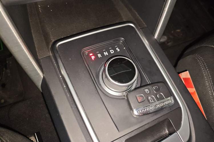 Used Land Rover Discovery Sport 2016 2.0T SE Gear Lever