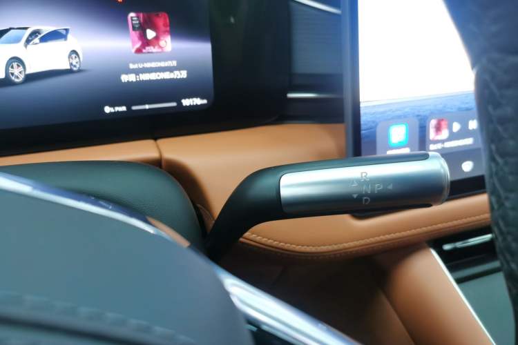 Used Hima AITO M5 2025 Extended-Range Ultra All-Wheel-Drive Version Gear Lever