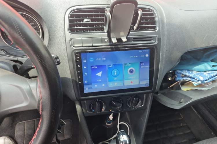 Used Volkswagen Polo 2014 1.4L Automatic Comfort Edition Audio And AC Panel