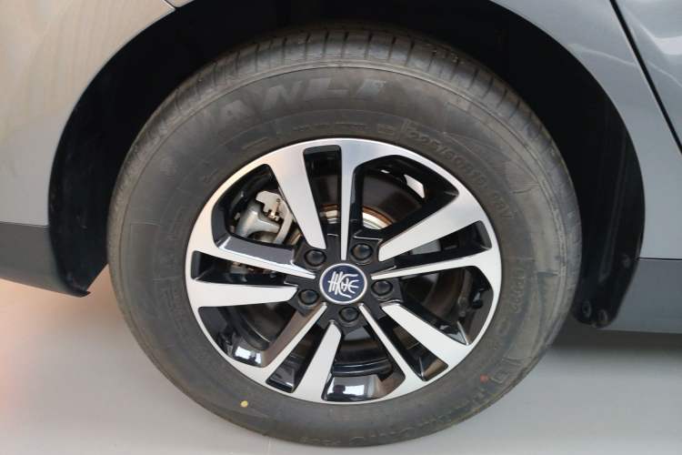 Used BYD Qin PLUS 2025 DM-i Smart Drive 55KM Beyond Model Right Rear Wheel Hub