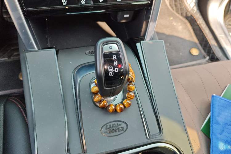 Used Land Rover Discovery Sport 2022 249 PS R-Dynamic S Performance Edition 5 Seats Gear Lever