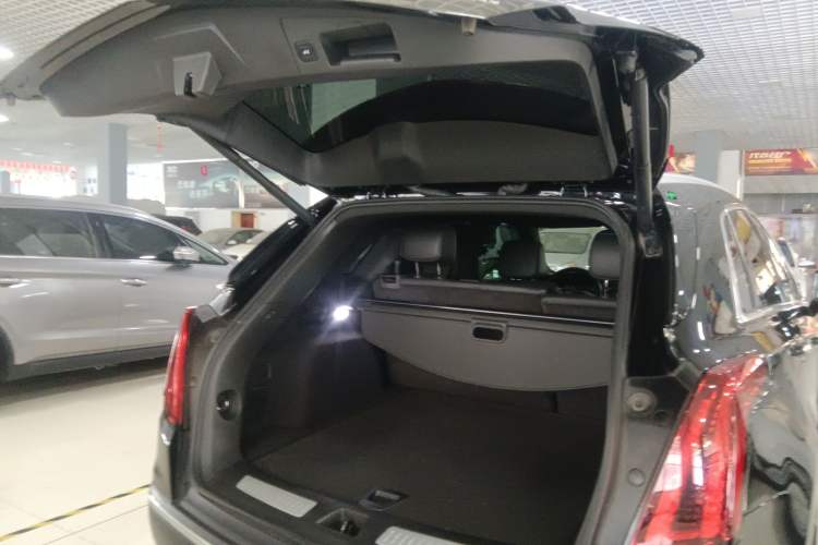 Used Cadillac XT5 2020 28T Luxury Version Trunk