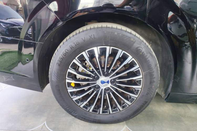 Used Denza D9 2025 DM-i Smart Drive 1020 Four-Wheel Drive Deluxe Model Right Rear Wheel Hub