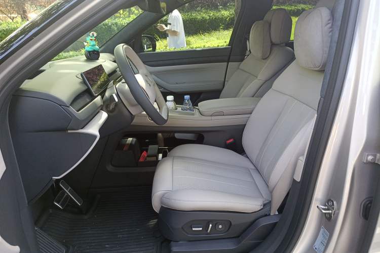 Used Nio ES8 2024 75 kWh Left Front Seat