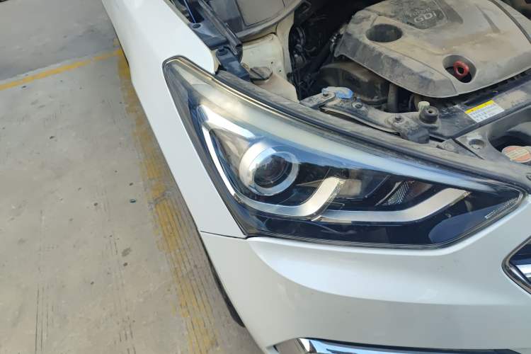 Used Hyundai Santa Fe 2017 2.0T Automatic Two-Wheel Drive Smart Version 7 Seats