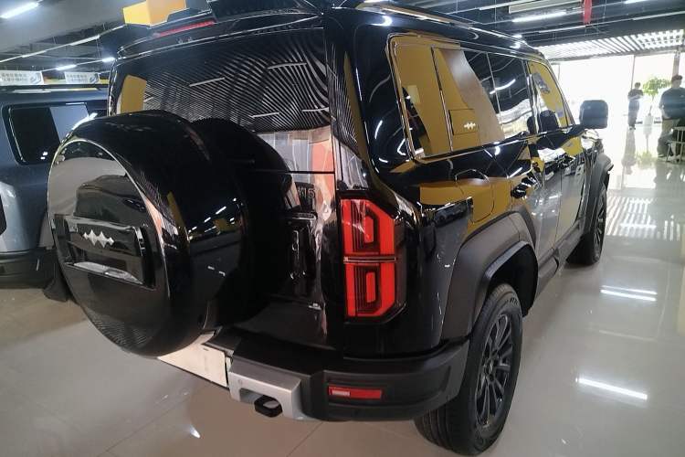 Used Formula Leopard 5 2023 Navigator Edition
