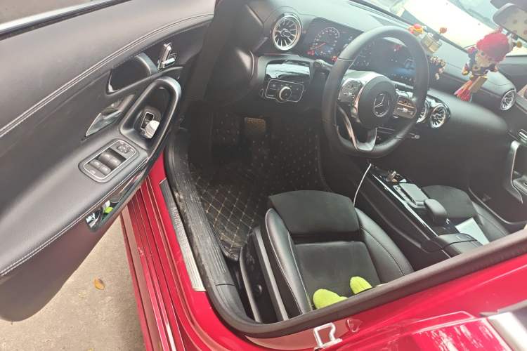 Used Mercedes-Benz A-Class 2022 Revised Version A 200 L Sport Sedan Fashionable Style Driver Seat