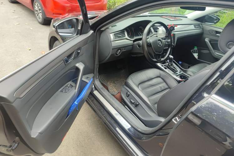 Used Volkswagen Passat 2016 330TSI DSG Luxury Edition Driver Seat