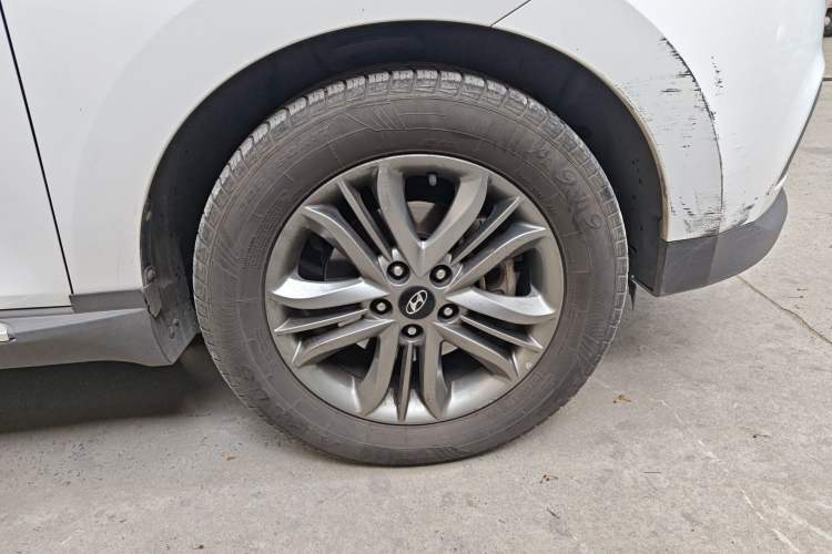 Used Hyundai ix35 2013 2.0L Automatic Two-Wheel Drive Smart GLS China IV Standard Right Front Wheel Hub
