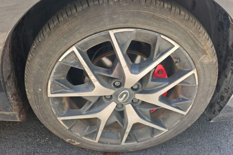 Used GAC Trumpchi EMPOW 2021 270T DCT J15 Version Right Front Wheel Hub