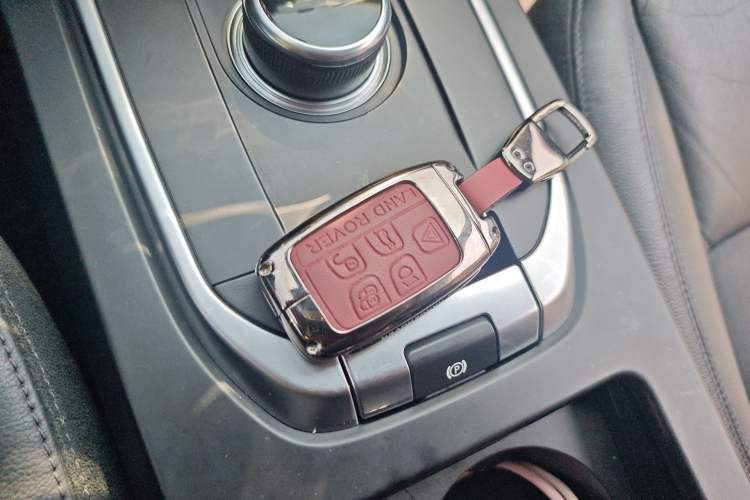 Used Land Rover Discovery Sport 2019 240 PS PURE Edition China VI Standard Vehicle Key