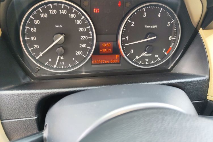 Used BMW X1 2015 sDrive18i Leading Edition
