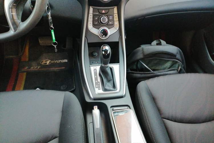 Used Hyundai Elantra (5th Generation / Langdong) 2016 1.6L Automatic Smart Version
