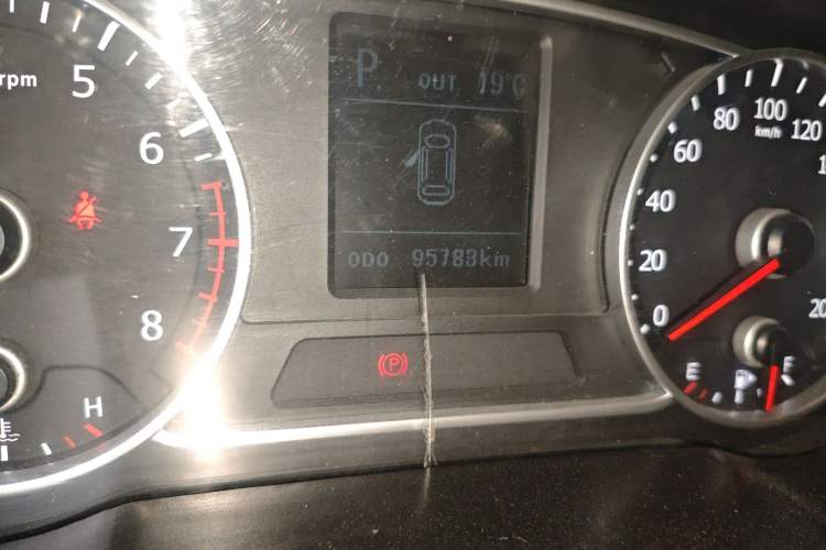 Used Land X7 2018 Jingyue 1.5T Panoramic Luxury Model Odometer Close Up