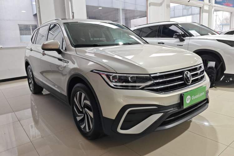 Used Volkswagen Tiguan L 2023 330TSI Automatic Two-Wheel Drive Smart Edition
