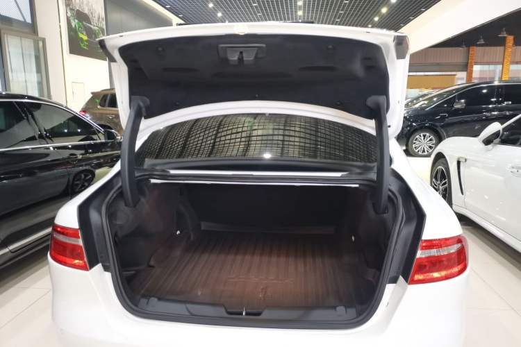 Used Jaguar XE 2017 2.0T 200 PS R-Sport
