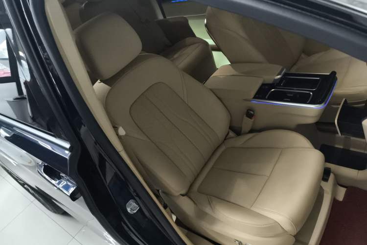 Used Buick GL8 New Energy 2025 Lu Shang Luxury Edition 7-Seater Right Front Seat