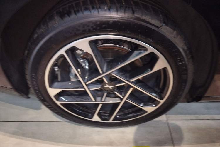 Used XPeng P7+ 2024 Long-Range Max Right Rear Wheel Hub