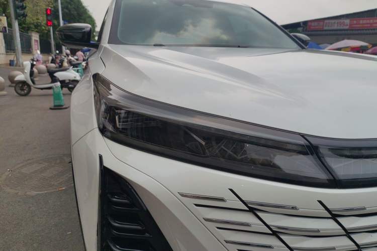 Used CHANGAN CS75 PLUS 2024 3rd Generation Champion Edition 1.5T Intelligent Drive Dynamic Model Right Front Headlight